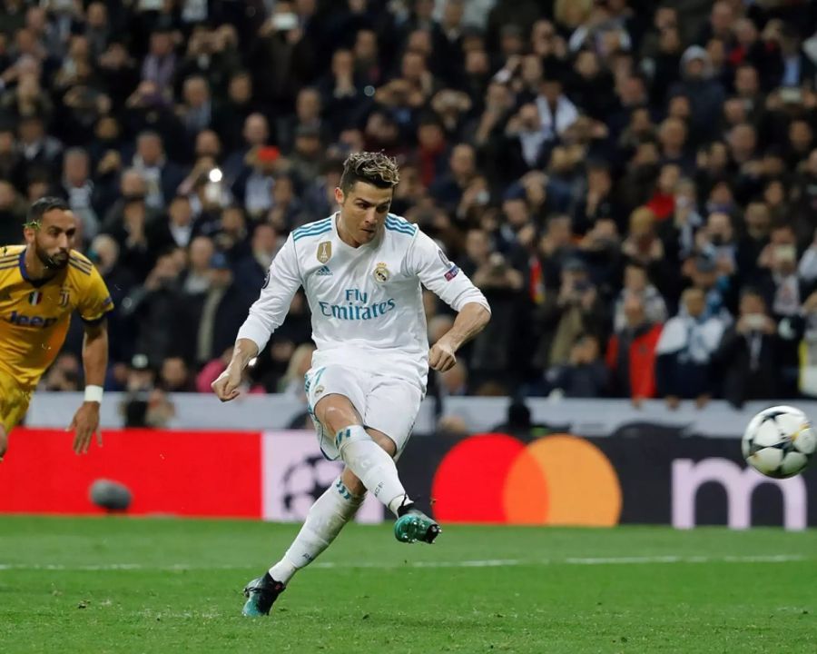 Für Real Madrid schiesst Cristiano Ronaldo 450 Tore in 438 Partien.