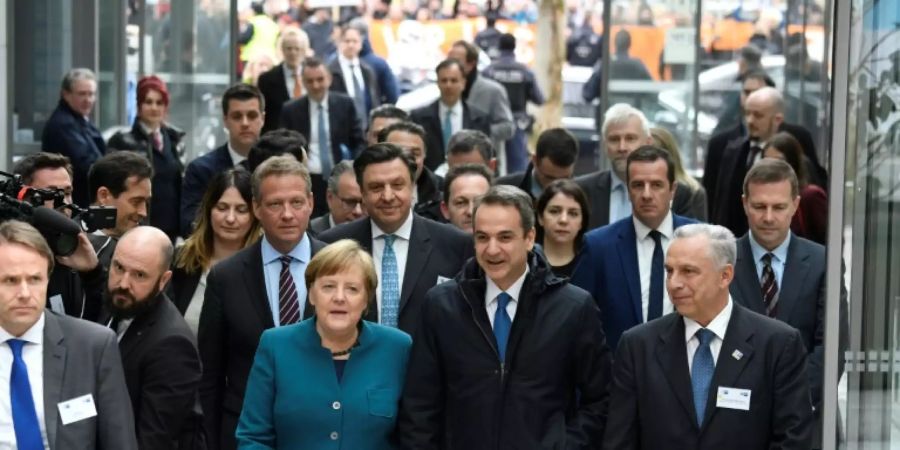 Merkel mit dem griechischen Regierungschef Mitsotakis