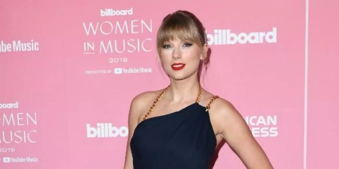 Taylor Swift zoft sich weiterhin mit Kanye West. Nun holt dessen Frau Kim Kardashian zum Rückschlag aus. taylor swift