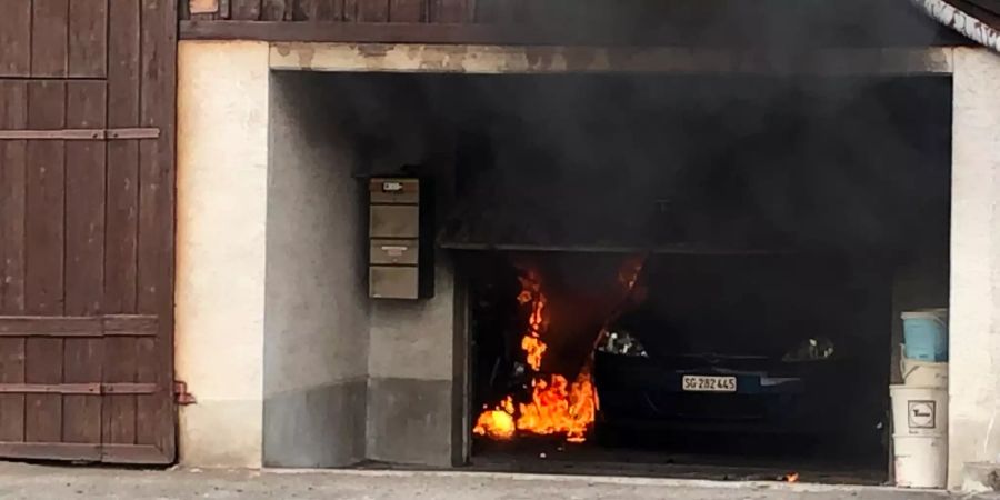 Brand in Garage