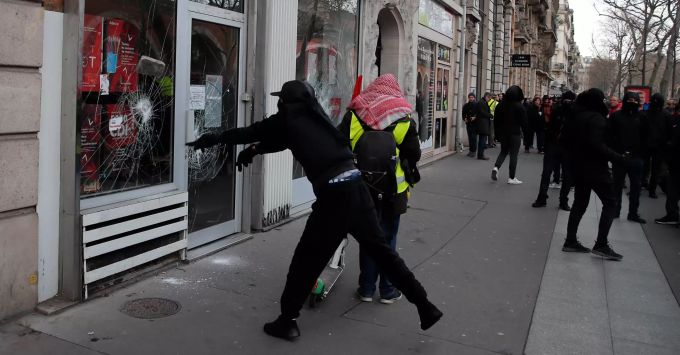 In Frankreich haben Menschen erneut gegen die geplante Rentenreform gestreikt. Demonstrationen in Frankreich