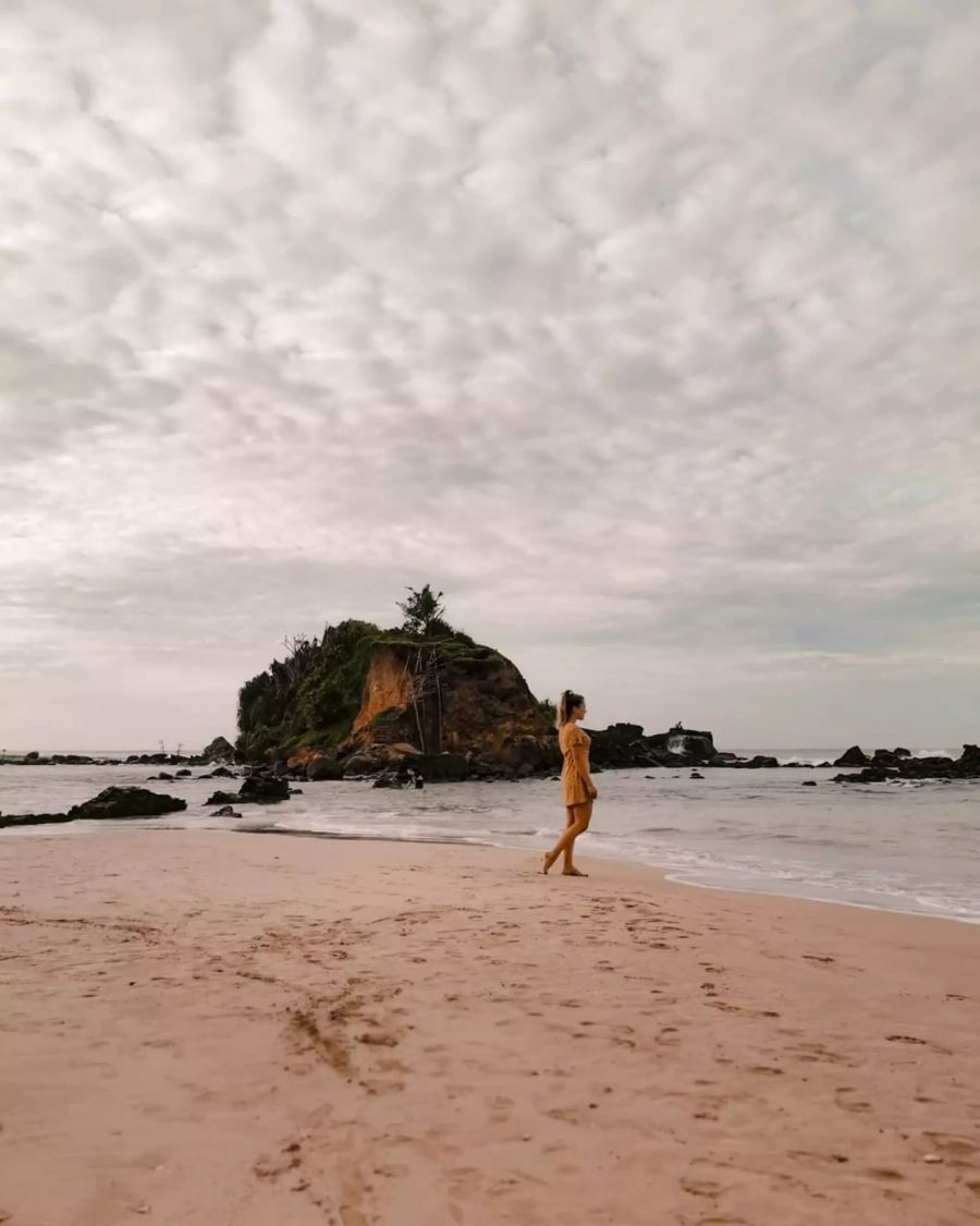 Frau Strand Sri Lanka