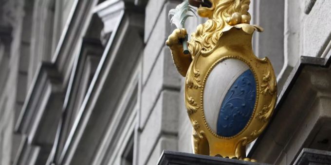 Der Züri Leu hält das Zürcher Kantonswappen. (Archivbild) Kanton Zürich