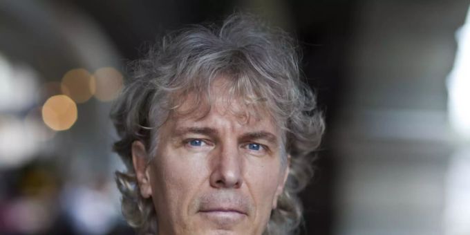 Der Zürcher Autor Rolf Lappert wurde bereits mit dem Schweizer Buchpreis ausgezeichnet. Sein Können stellt er nun mit dem Roman «Leben ist ein unregelmässiges Verb» erneut unter Beweis. (Archivbild) Der Zürcher Autor Rolf Lappert wurde bereits mit dem Schweizer Buchpreis ausgezeichnet. Sein Können stellt er nun mit dem Roman «Leben ist ein unregelmässiges Verb» erneut unter Beweis. (Archivbild)