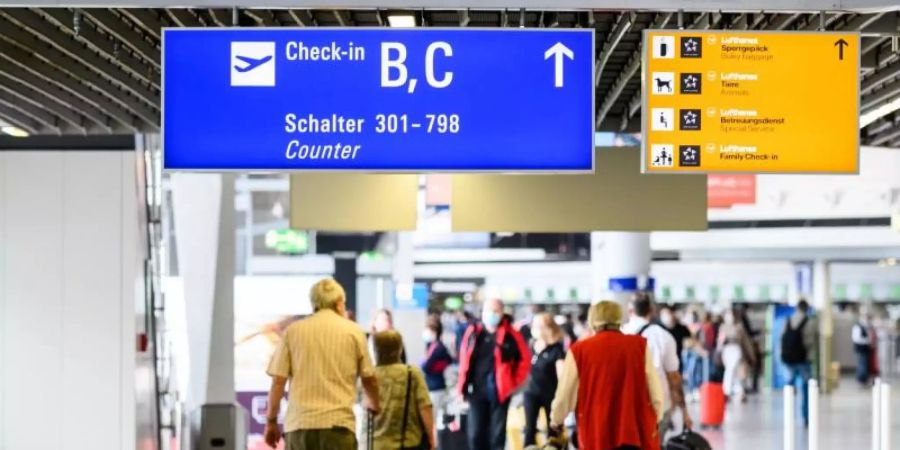 Am Frankfurter Flughafen bleiben die Passagierzahlen unter dem üblichen Niveau. Foto: Andreas Arnold/dpa
