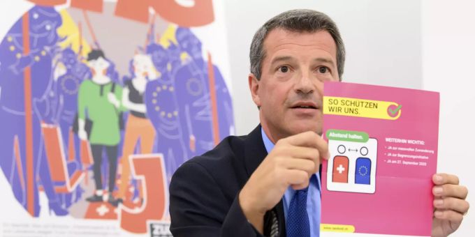 Werner Gartenmann, Geschaeftsfuehrer AUNS, spricht waehrend einer AUNS Medienkonferenz zu Begrenzungsinitiative, am Donnerstag, 30. Juli 2020, im Hotel Kreuz, in Bern. (KEYSTONE/Anthony Anex). BEGRENZUNGSINITIATIVE