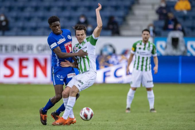 St.Gallens Lukas Görtler im Duell mit Luzerns Tsiy Ndenge. Lukas Görtler