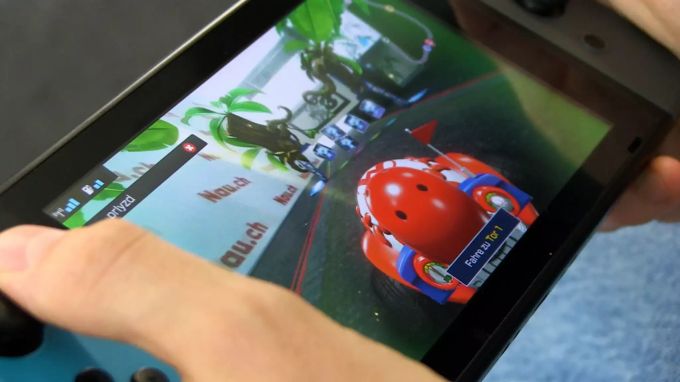 Auf der Konsole kommen die für Mario Kart typischen Spielelemente wie Item-Boxen hinzu. Mario Kart Home Circuit