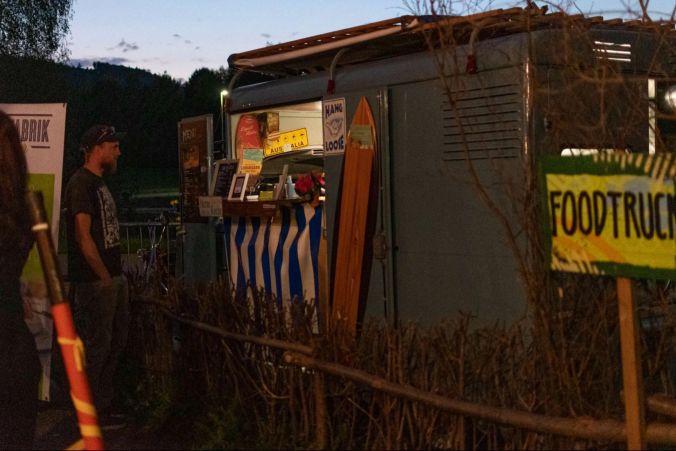 Auch einen Foodtruck findet man in der Überseh-Bar.