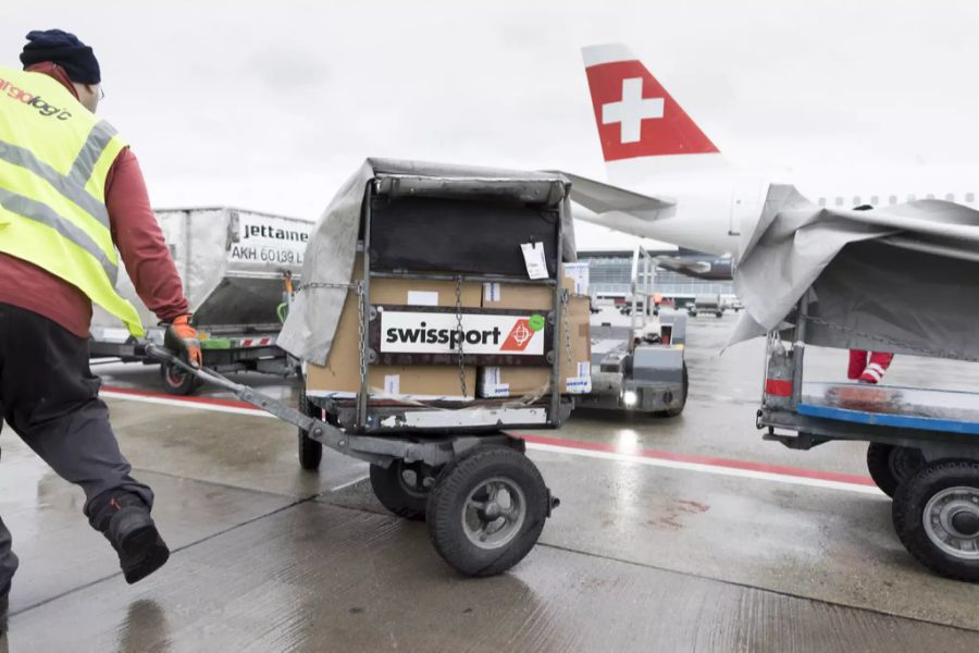 Swissport-Angestellte verdienten wegen Corona weniger.