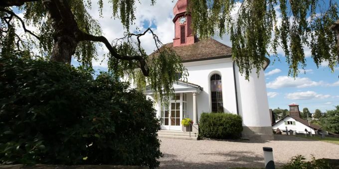 Die reformierte Kirche in Schwerzenbach. Die reformierte Kirche in Schwerzenbach.