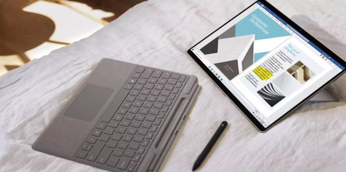 Das Microsoft Pro X kommt mit neuem Prozessor und neuer Farbe. Microsoft Pro X