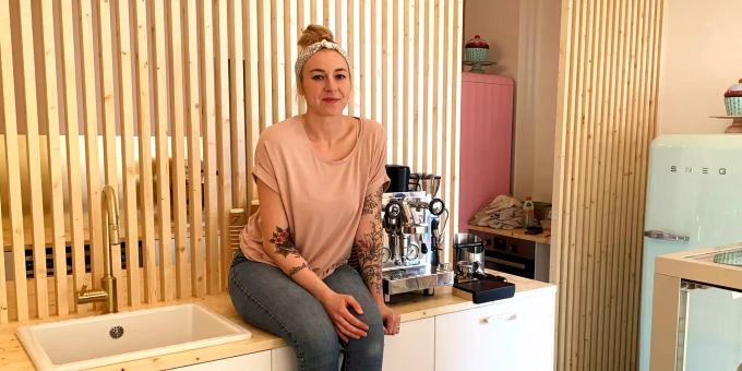 Chloé Tribuzio in ihrem frisch renovierten Cupcake-Laden. Cupcakes Olten Hüftgold