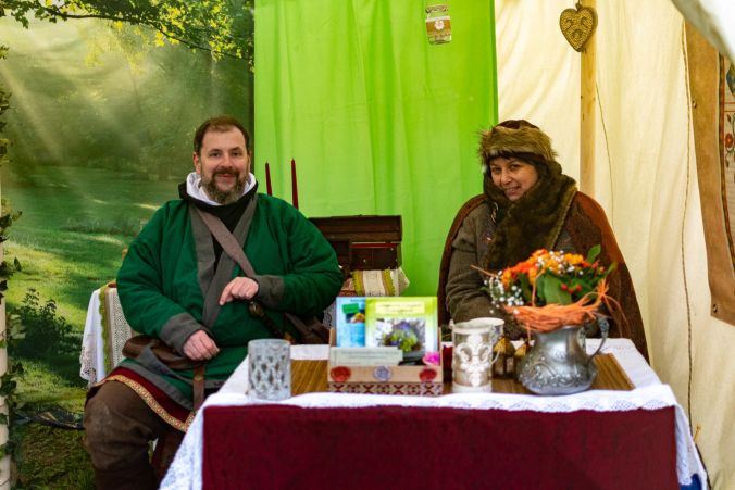 (v.l.) Andreas und Barbara in ihrem Stand.