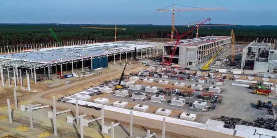 Blick über die Baustelle der Tesla-Fabrik im brandenburgischen Grünheide. Foto: Patrick Pleul/dpa-Zentralbild/dpa