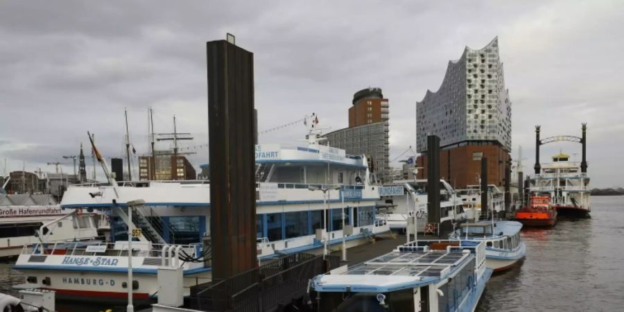 Blick auf Hamburg mit der Elbphilharmonie