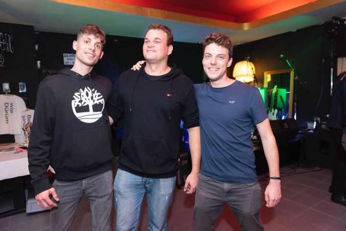 Renato, Andi, Diego sind begeistert. Andi hat Dachs von zwei Jahren zuletzt gesehen.