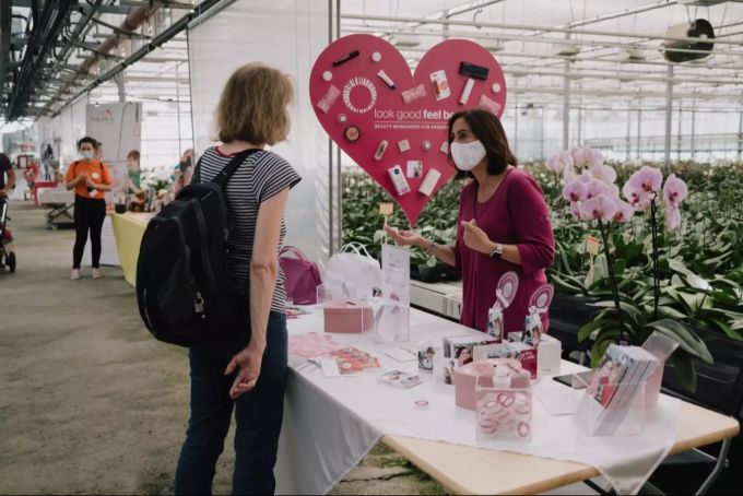 Ein Beauty-Workshop für Krebsbetroffene bei der Meyer Orchideen AG in Wangen. Meyer Orchideen AG