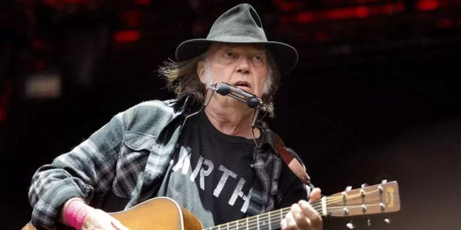 Neil Young 2016 beim Roskilde Festival. Foto: Nils Meilvang/epa/dpa