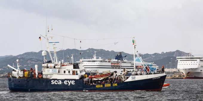 125 Bootsmigranten wurden nach Sardinien gebracht. Sardinien Alan Kurdi