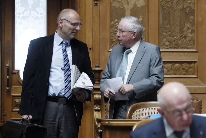Alfred Heer und Christoph Blocher (hier 2012 im Bundeshaus) kennen sich schon lange, haben das Heu aber längst nicht immer auf der gleichen Bühne. Alfred Heer SVP Blocher