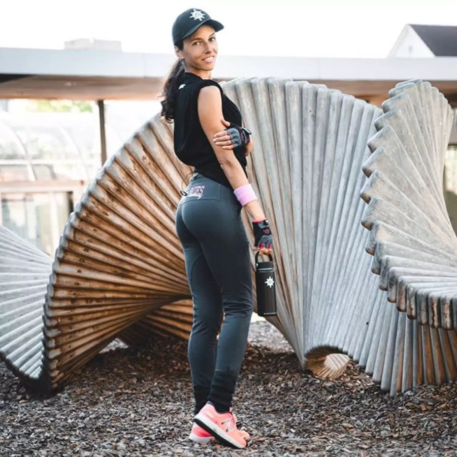 Frau in Sportbekleidung