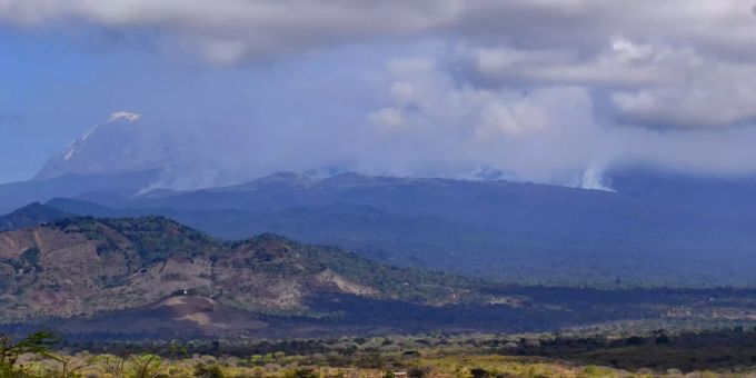 Kilimandscharo brennt - Feuer auf dem höchsten Berg Afrikas