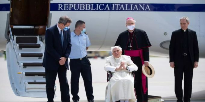 Benedikt XVI. kurz vor dem Abflug nach Rom Benedikt XVI. kurz vor dem Abflug nach Rom
