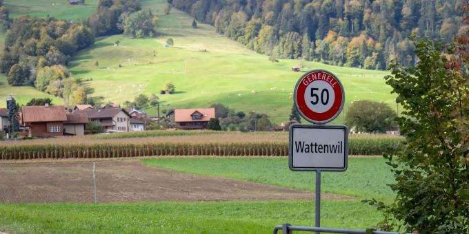Ortsschild in Wattenwil. Ortsschild in Wattenwil.