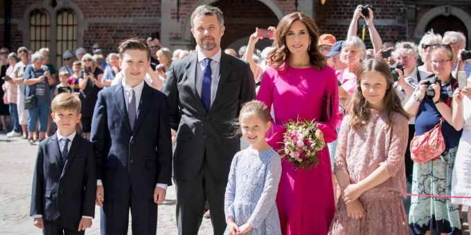 Kronprinz Frederik mit seiner Frau Prinzessin Mary und den vier Kindern. Frederik Mary Ukraine Krieg