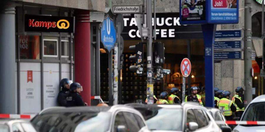 Polizeieinsatz am Checkpoint Charlie