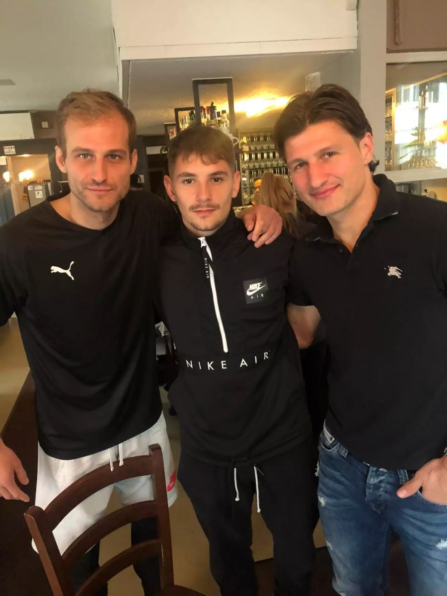 Danijel Subotic, Nikola Sukacev und Geburi-Kind Vero Salatic.