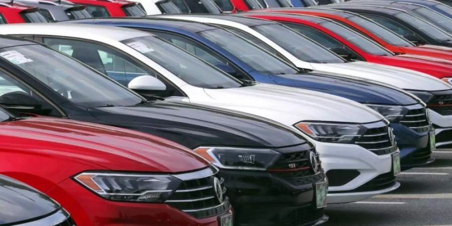 Limousinen des Modells Jetta, das unter anderem in den USA zum VW-Portfolio gehört. Foto: Charles Krupa/AP/dpa