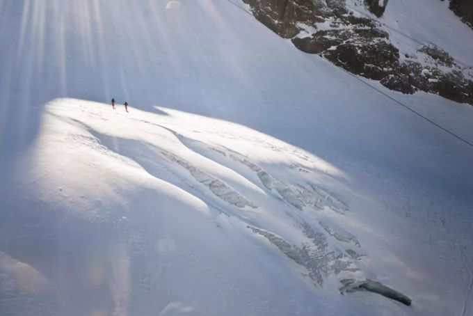 Geht eine Freeride-Gruppe mit einem Bergführer auf Tour, kann er bei einer Lawinen-Auslösung verantwortlich gemacht werden. Lawine
