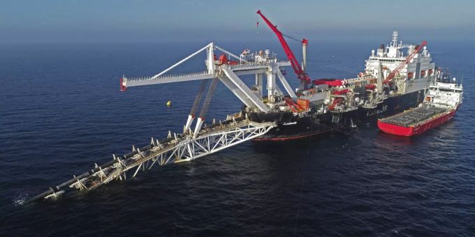 Ein Schiff arbeitet in der Ostsee an der Erdgasleitung Nord Stream 2 von Russland nach Deutschland im November 2018. (Archivfoto) nord stream 2