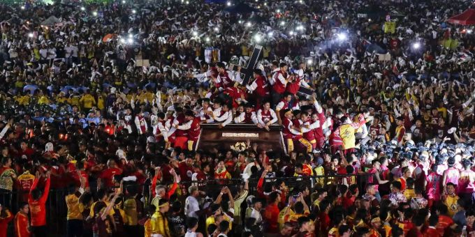 «Schwarzen Nazarener» - Hunderttausende barfuss an Prozession in Manila