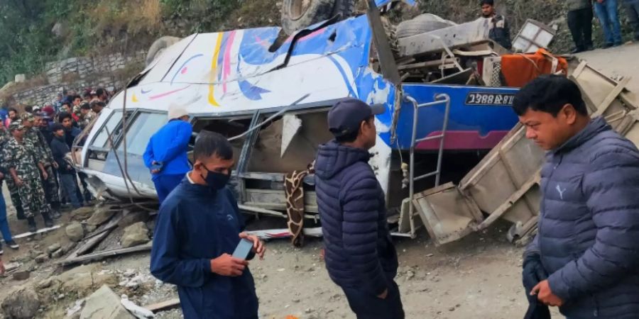 Schweres Busunglück in Nepal