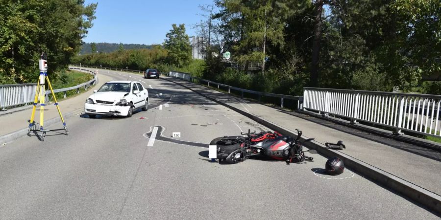 Kollision zwischen Personenwagen und Motorrad
