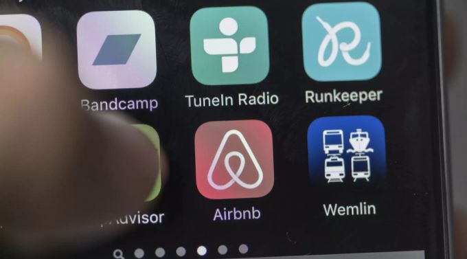 Eine neue Studie schlägt Airbnb als möglichen Ausweg aus dem Renditetief vor. airbnb