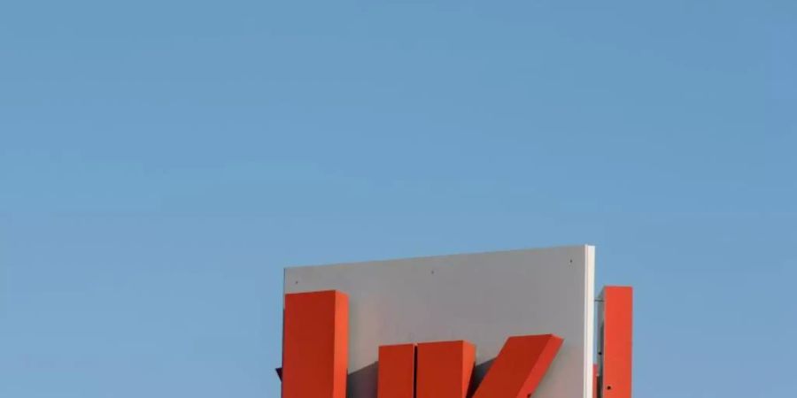 Die Bundesregierung prüft noch, ob sie grünes Licht gibt für die Übernahme des Waffenherstellers Heckler & Koch. Foto: Patrick Seeger/dpa