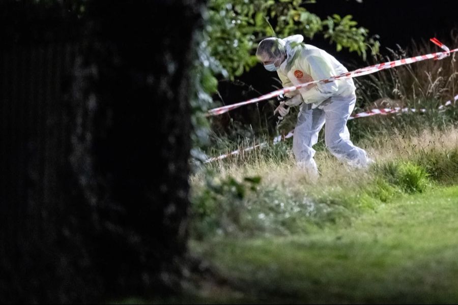 Bis spät in die Nacht war die Spurensicherung vor Ort beschäftigt.