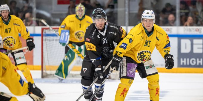 Der HC Thurgau unterlag dem Fribourg-Gottéron im Testspiel am 11 August 2023. HC Thurgau im Spiel gegen den Fribourg-Gottéron