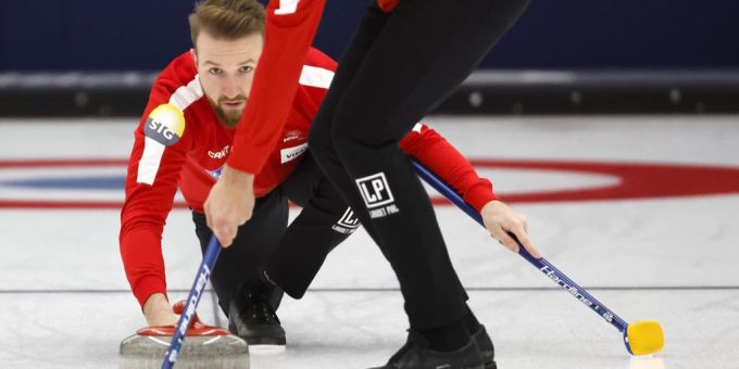 Sieg über Tschechen - Schweizer Curler überzeugen beim EM-Auftakt