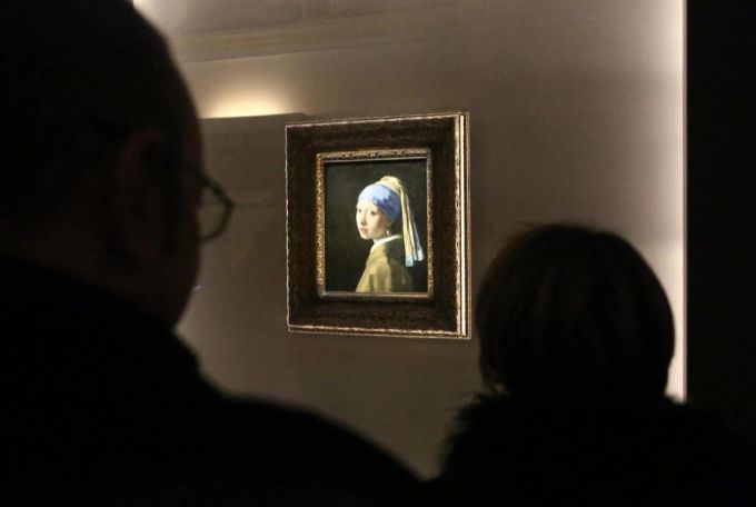 «Das Mädchen mit dem Perlenohrgehänge» von Johannes Vermeer wurde bei der Attacke nicht beschädigt, es war von einer Glasscheibe geschützt. (Archivbild) Vermeer