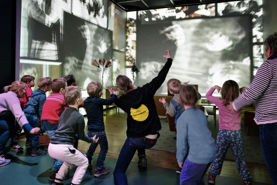 Kinder Museum Tanz Bildshow