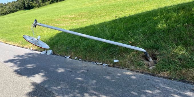 Rorschacherberg: Alkoholisiert mit Laterne kollidiert Rorschacherberg: Alkoholisiert mit Laterne kollidiert