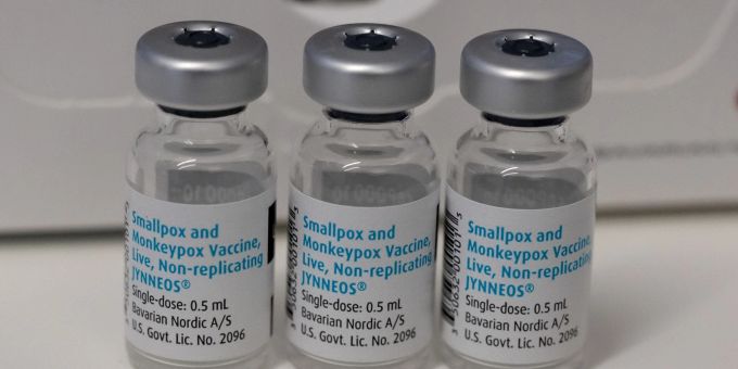 Leere Ampullen mit dem Impfstoff von Bavarian Nordic (Imvanex / Jynneos) gegen Affenpocken. Leere Ampullen mit dem Impfstoff von Bavarian Nordic (Imvanex / Jynneos) gegen Affenpocken.