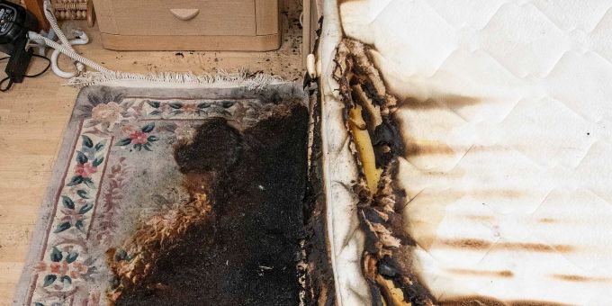 Brandausbruch in einem Reiheneinfamilienhaus.
