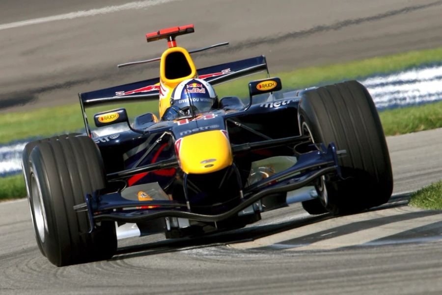 David Coulthard am Steuer des Red Bull RB2 im Jahr 2006.