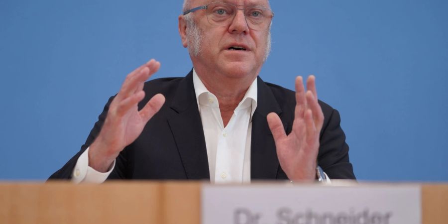 Ulrich Schneider, Hauptgeschäftsführer des Paritätischen Gesamtverbands, stellt den Armutsbericht vor.